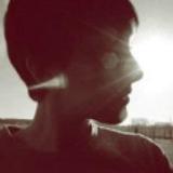 只恐相逢是梦中