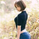 开宝马740Li的美女