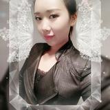 她在睡梦中