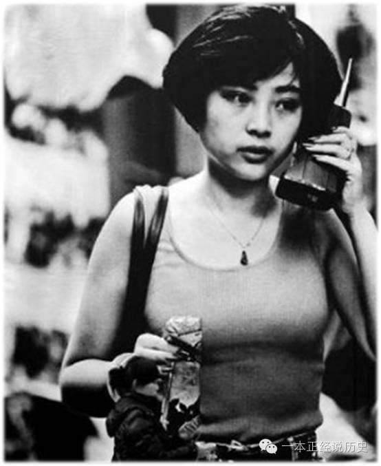 还记得八九十年代的街头上,那象征身份的“大哥大”吗? 还记得八九十年代的街头上,那象征身份的“大哥大”吗?