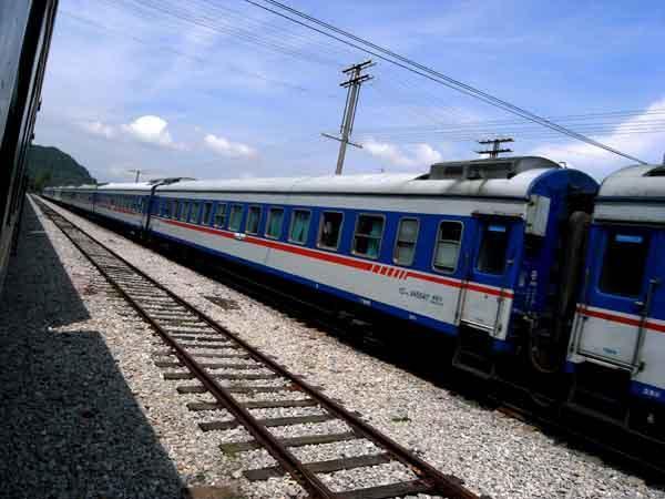 一个农民工父亲的自白:后悔让儿子上大学_黑色