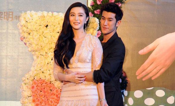 穿上裸色裙 蒋欣美得人无法呼吸! 刘涛却尴尬了!