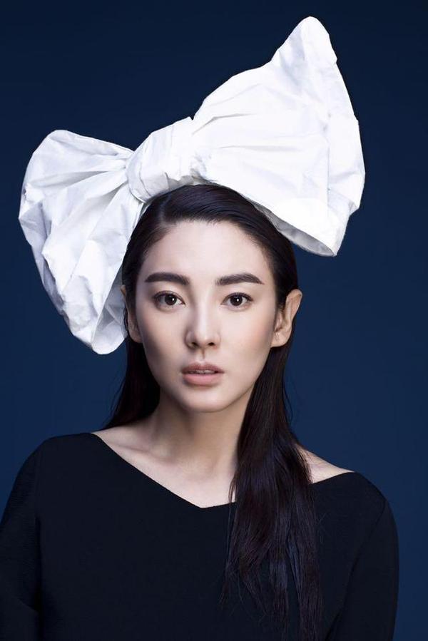 她穿衣全亚洲最自信, 就是老公出轨也打不垮她!