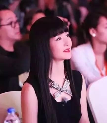 这个发型让杨幂直接毁颜值, 但偏偏她竟能驾驭!