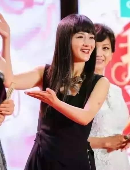 这个发型让杨幂直接毁颜值, 但偏偏她竟能驾驭!