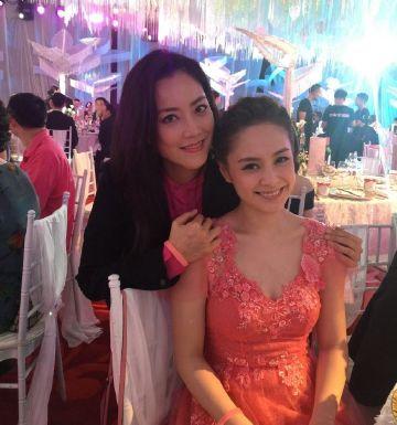 46岁叶驹腾的44岁著名经纪人老婆霍汶希近照曝光