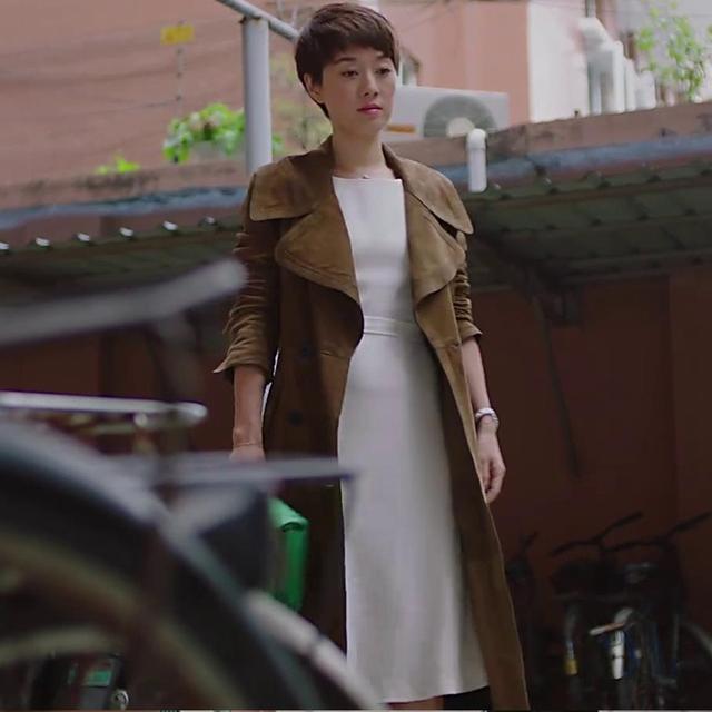 章泽天又一次把身上的大衣穿火了, 确实比风衣好看, 照着穿准没错
