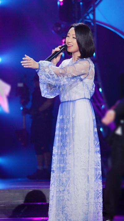 尴尬了杨钰莹! 一剪刀下去不仅甜美气质没了, 大妈气也跑出来了!