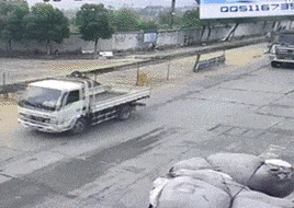 磊哥勒勒 馆藏分类gif 兄弟,累了喝瓶水吧…………哎呀,卧草 gif 电动