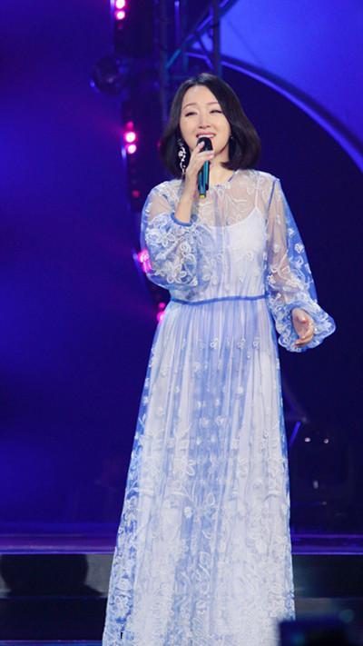 尴尬了杨钰莹! 一剪刀下去不仅甜美气质没了, 大妈气也跑出来了!