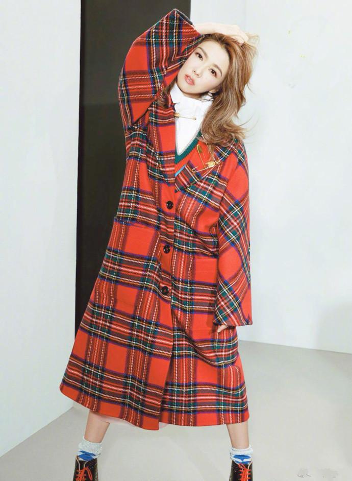 薛凯琪现身时尚活动, 下身爆肥不敢认, 网友: 岁月真是把杀猪刀!