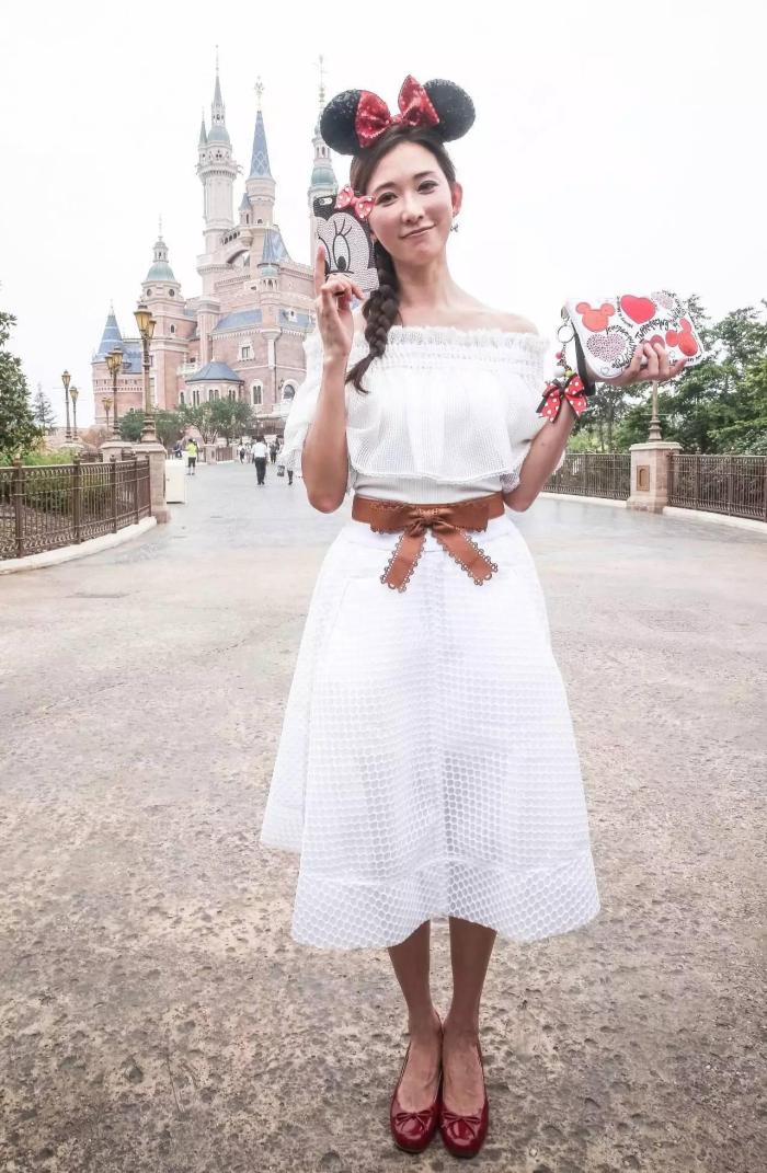 是什么让女明星们扔掉了高跟鞋? 就是这双让你变17岁的鞋