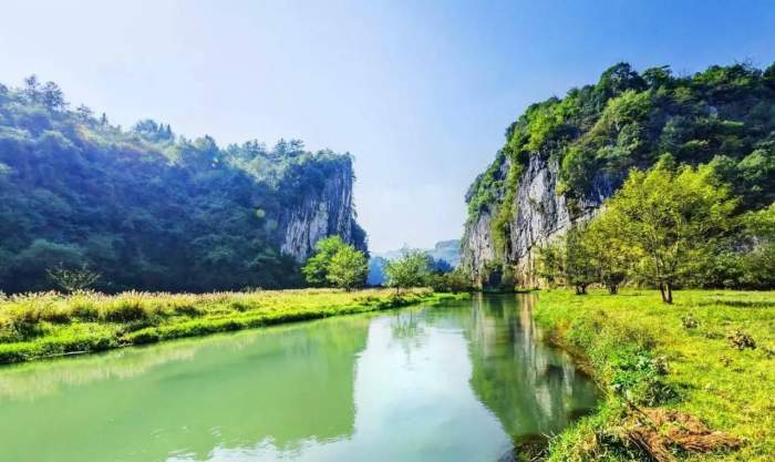 湄江风景区位于湖南娄底涟源市,这里山奇水清,风景如画,是玩水赏景的