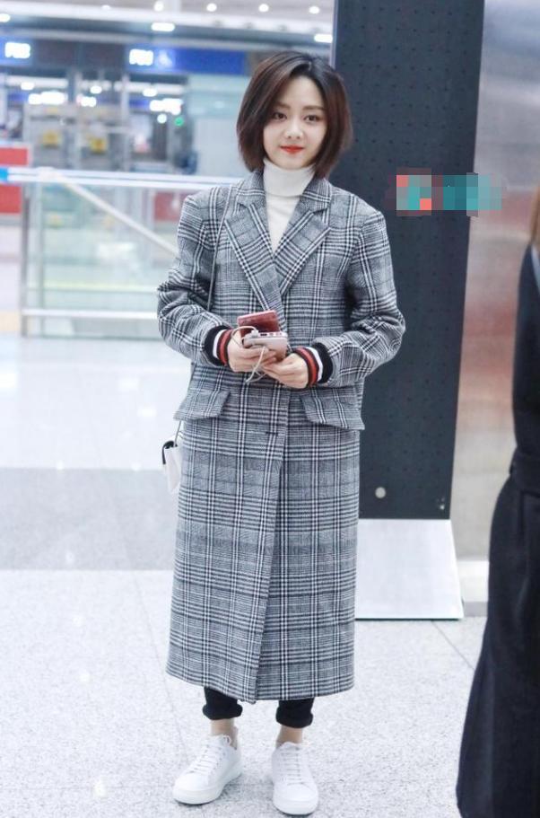 当谭松韵散开头发, 网友直呼辣眼, 不仅童颜没了, 大妈气也出来了