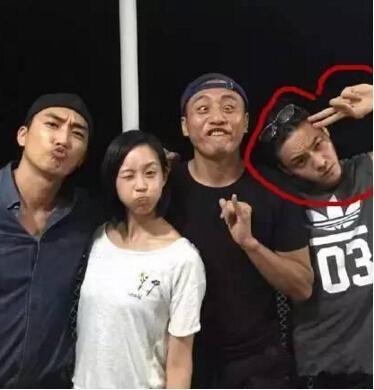 女星合照有心机, 男星就没有吗? 扒一扒合影中的心机boy