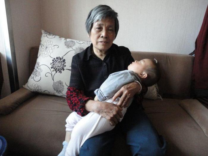 孩子由奶奶带还是姥姥带,这些因素要注意 孩子由奶奶带还是姥姥带,这些因素要注意