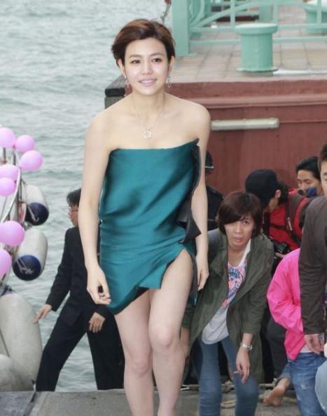 陈妍希头发越剪越短, 衣服越穿越少, 网友直呼: 陈晓管管你媳妇!