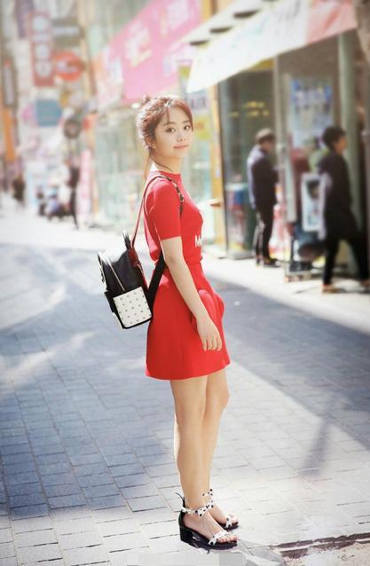 当谭松韵散开头发, 网友直呼辣眼, 不仅童颜没了, 大妈气也出来了