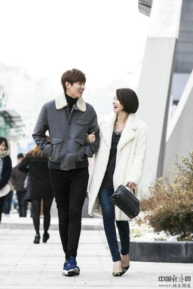 李敏镐50岁妈妈近照流出, 年轻的只有20岁, 网友回应: 想约她了