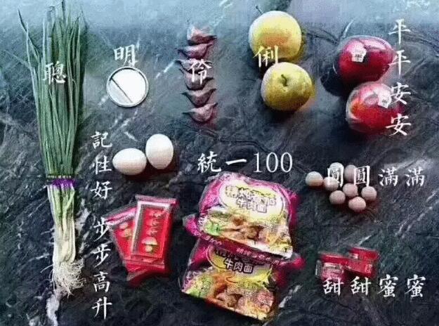 这个背着葱上幼儿园的小朋友火了, 也只有亲妈才能干出这么带喜感的事