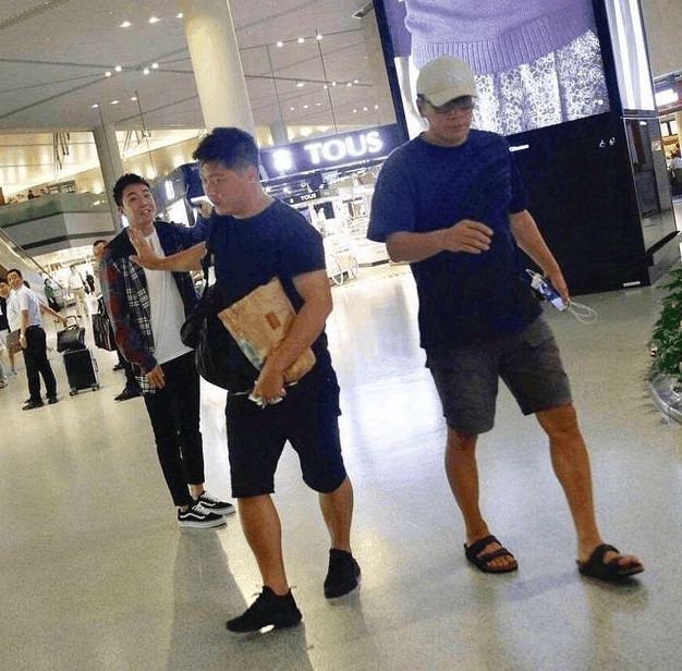 俞灏明被助理驱赶, 刘烨解释零分, 背后却是娱乐圈的现实