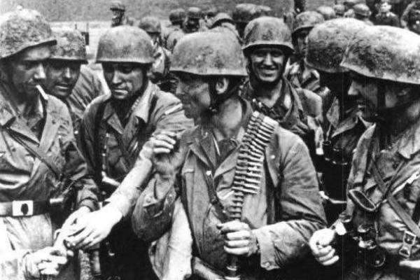 意大利军队并非都是软柿子! <wbr>空降兵趁夜色闪击打掉此国气焰