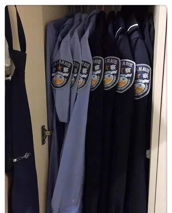 中国人民公安大学男生宿舍火了 <wbr>兵哥哥不服气纷纷“炫被”