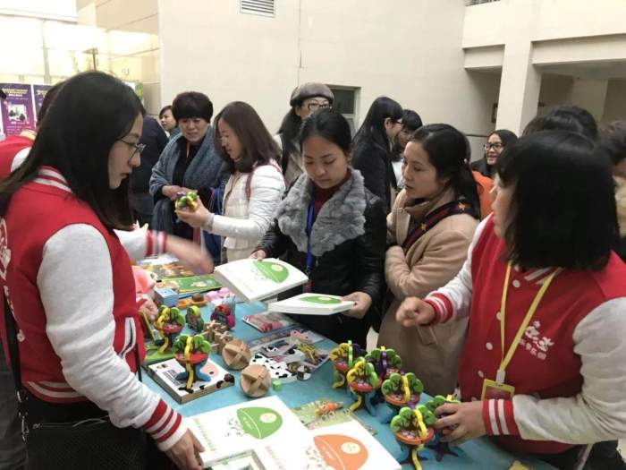 中国婴幼儿 人口_...000亿左右.中国现今每年新出生婴儿为1700万,其中城镇人口占(2)