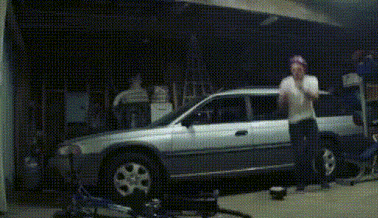 妹子, 别以为你躲在窗帘后面我就发现不了你