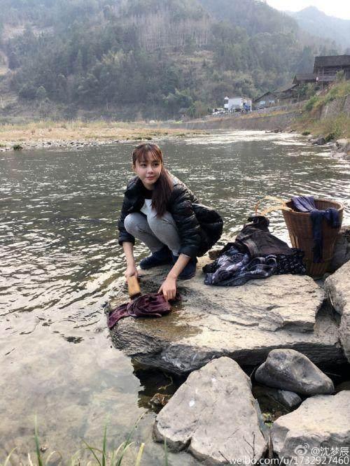 明星回农村干活, 谁务实谁作秀一眼就能看出