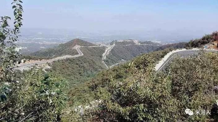 骑行巩义南山公路赏满山红叶