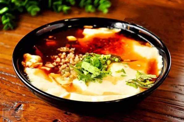 冬天喝完感觉全身都是暖暖的 不同于北京的豆腐脑 山西老豆腐卤汤较浓