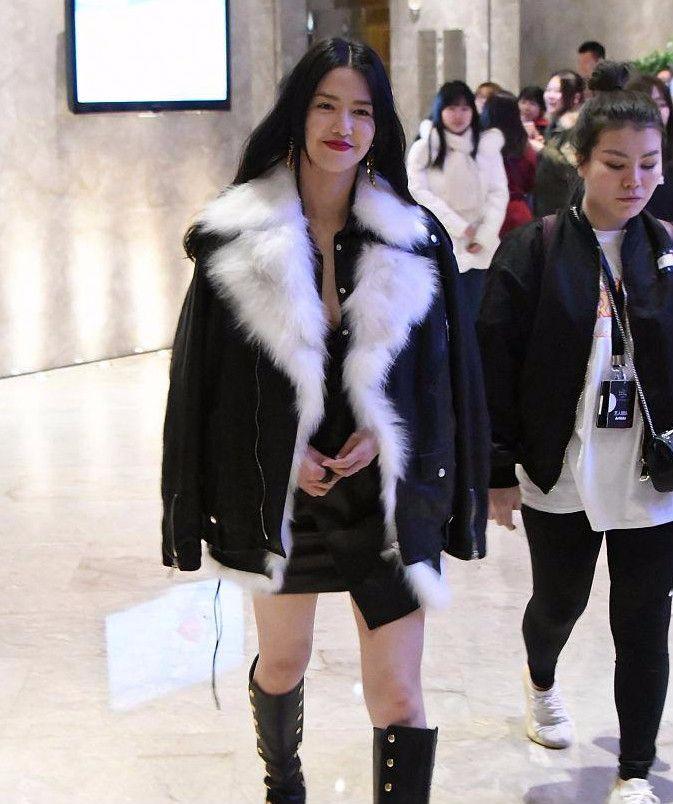 谭维维终于穿对了衣服, 网友大喊: 好美!