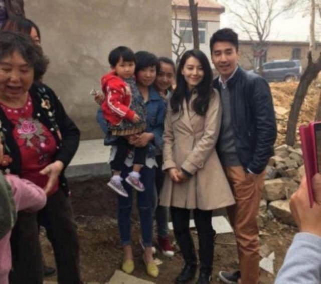 明星回农村干活, 谁务实谁作秀一眼就能看出