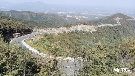 骑行巩义南山公路赏满山红叶