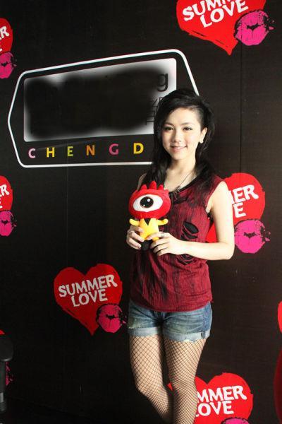 7位穿渔网袜的女星，你觉得谁才穿出时尚，谁才能穿出诱惑？