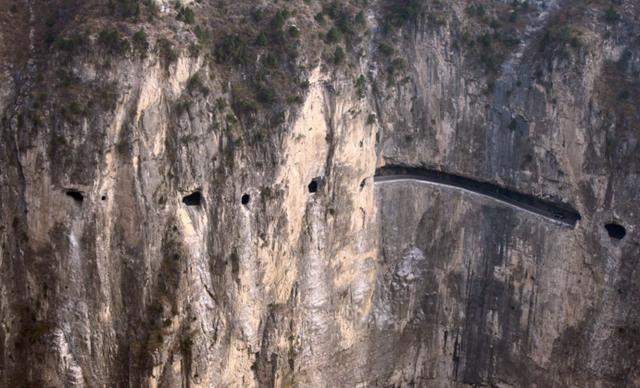 中国九大险峻绝美挂壁公路, <wbr>悬崖中的惊世之作