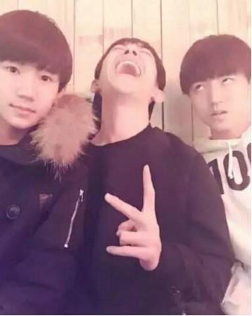 女星合照有心机, 男星就没有吗? 扒一扒合影中的心机boy