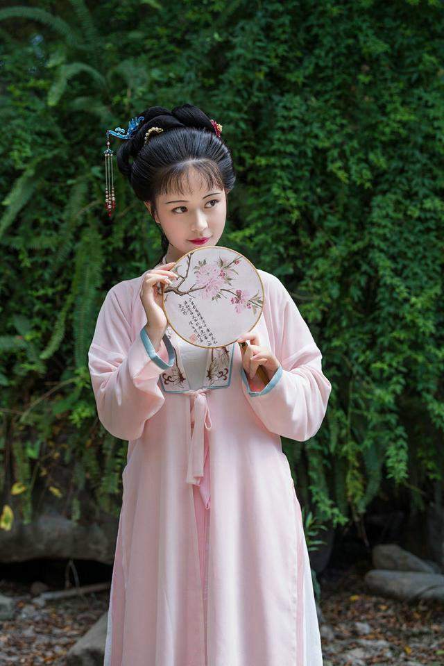 薛宝钗和林黛玉谁漂亮 薛宝钗和林黛玉谁更好