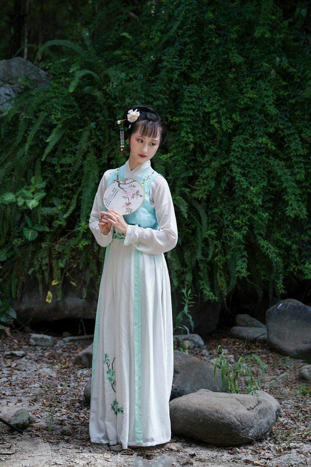 薛宝钗和林黛玉谁漂亮 薛宝钗和林黛玉谁更好