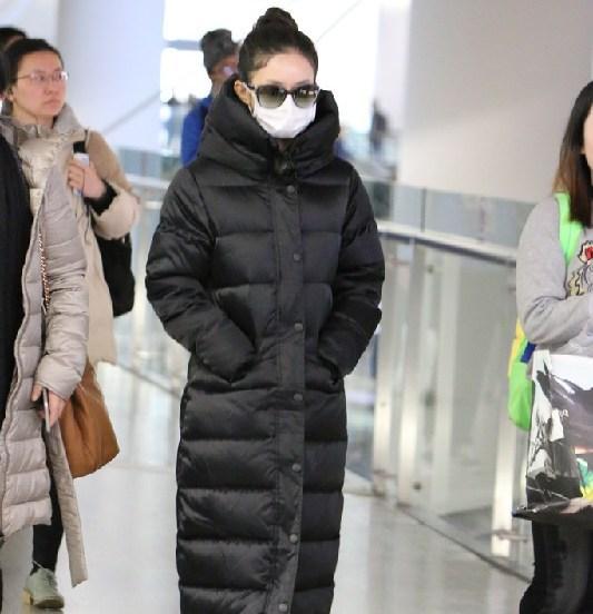 女星御寒经: 杨幂时尚依旧, 赵丽颖裹成粽子, AB不穿羽绒服?