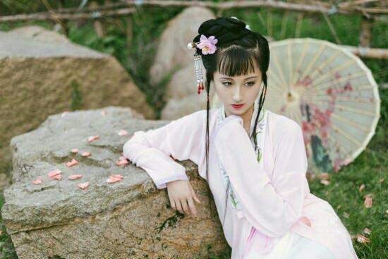 薛宝钗和林黛玉谁漂亮 薛宝钗和林黛玉谁更好