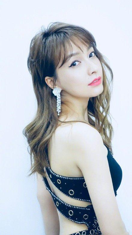 吴昕穿性感吊带裙现身, 无尾熊夫妇再合体, 网友: 在一起吧!