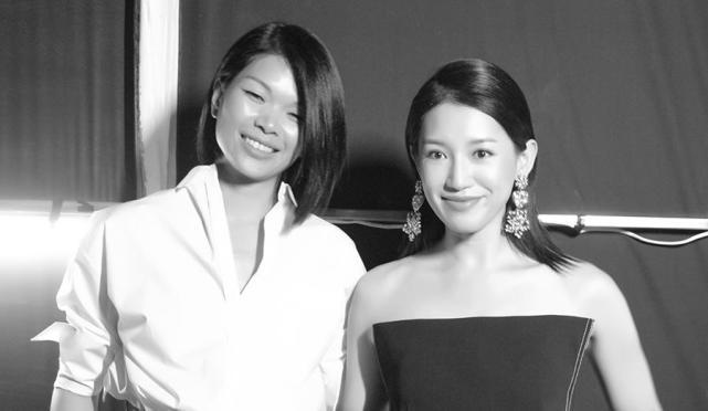 “丑模”吕燕现身维密, 穿阔腿裤演绎霸气女王, 网友: 她才是真正的国际范!