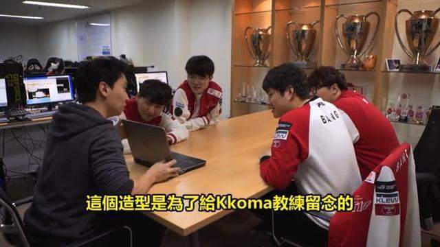 SKT冠军皮肤回城动画, 小黑有创意!faker最酷!然而最骚的还是他