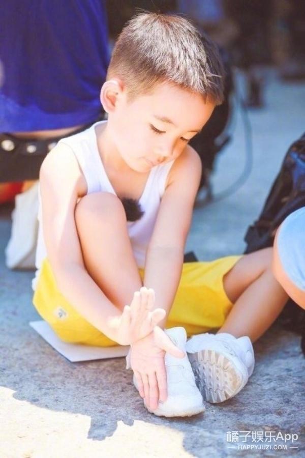 小小春软萌讨人喜, 是因为他姥爷...看完姥爷的微博就懂了