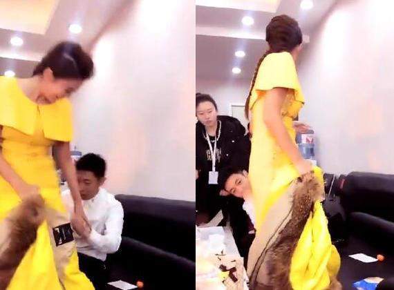 朱迅不小心一屁股坐到橘子上了 撒贝宁急急忙忙的跟她擦裙子后面