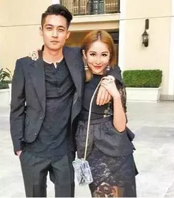 萧亚轩和第15任男友分手 17年来的任历任男友都有谁