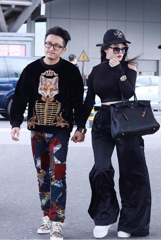 冉莹颖现身机场, 一件塑身上衣引热议, 网友: 要是撑破就尴尬了!