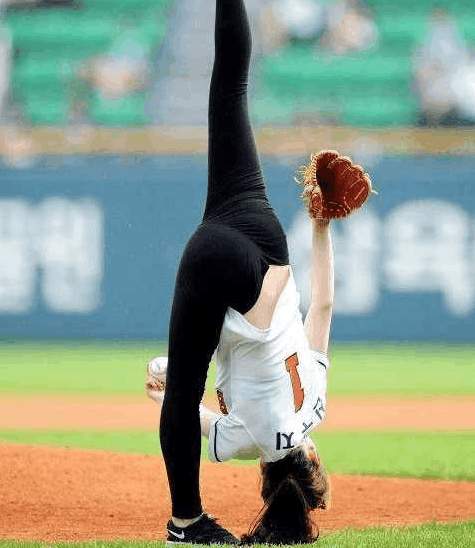 一个马字旁边一人举鞭猜成语_情侣头像一人一个(2)